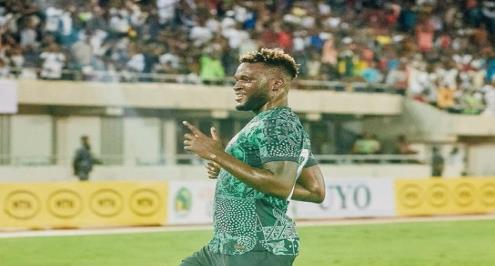 "منجم الذهب".. فيكتور بونيفاس "ماكينة تهديفية" لا تتوقف.. ويتفوق على أفضل لاعب أفريقي